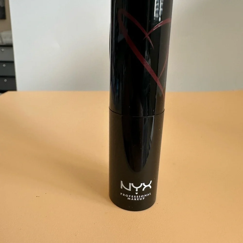 🩷5/$10 NYX Shout Loud Lipstick - Dramatic